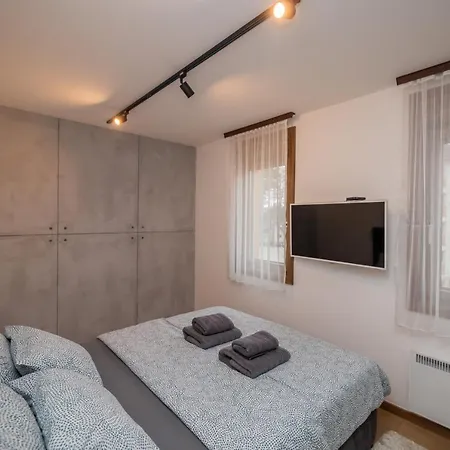 Luxury Number 5 *
